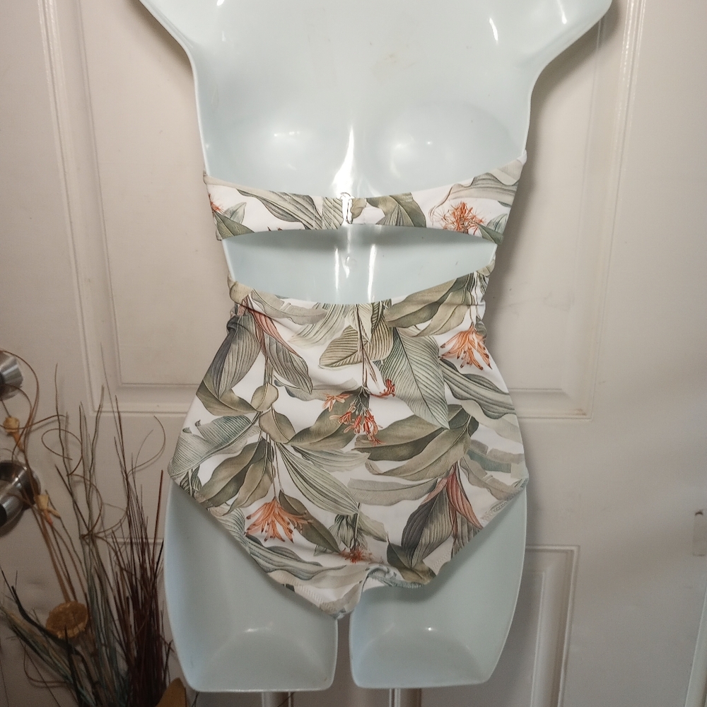 FLOWER PRINTED ONE PIECE SWIMSUIT Body Enhancing Design Nature Lovers Size Small - Picture 6 of 12